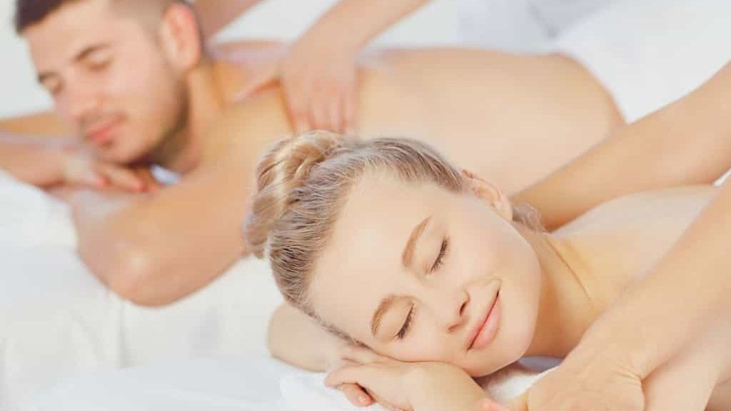 parallel massage of two people