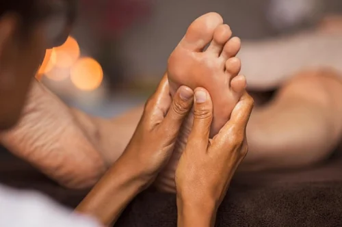 Massage Feet and Legs
