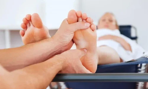 Massage Women’s Feet Like a Pro: Easy Tips to Help Her Unwind