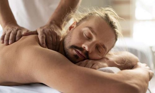 How to Give a Full Body Massage to a Man at Home (Beginner’s Guide)