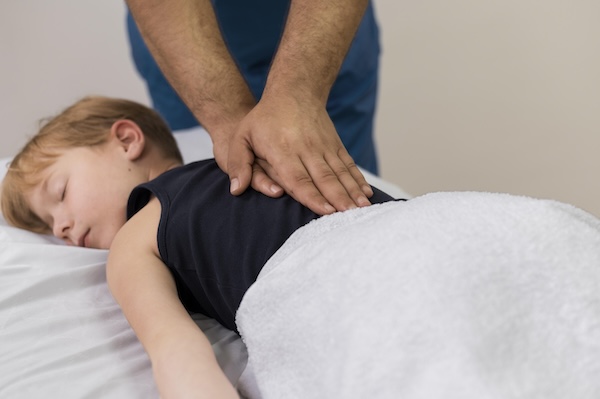 toddler-back-massage-for-sleep how to massage a toddler to sleep