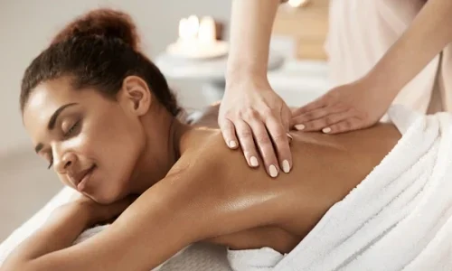 Effleurage Massage Unveiled: Your Journey to Wellness Begins