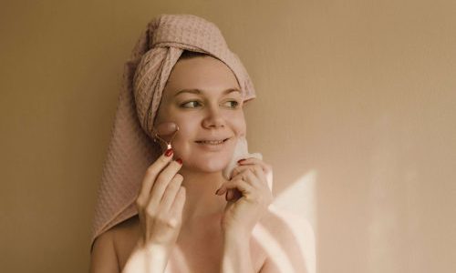 How to Use a Face Massager for an Ultimate Stress-Relieving Massage Experience