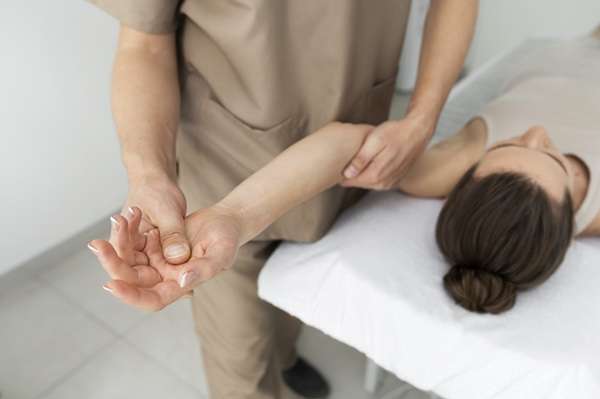 When to See a Doctor for Wrist Tendonitis