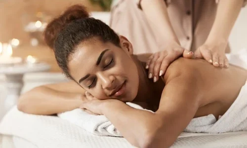 How to Give a Woman the Perfect Romantic Massage for Relaxation