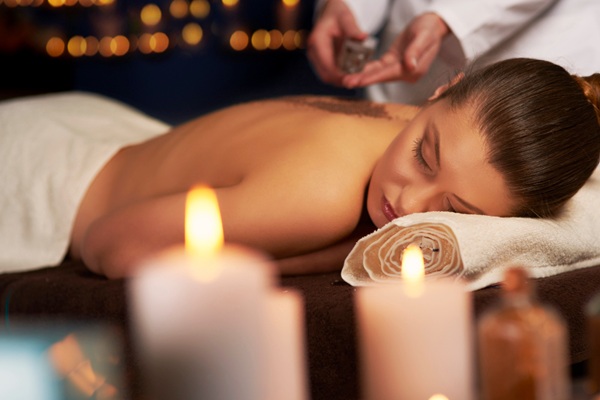 What is Aromatherapy Massage? How It Works & Why It Feels So Amazing