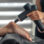 how-to-use-massage-gun-on-feet
