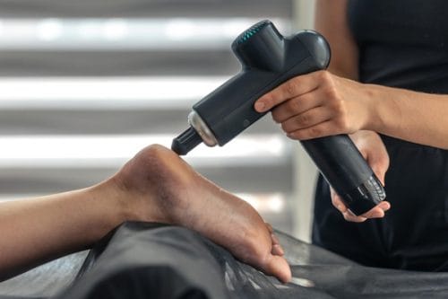how-to-use-massage-gun-on-feet