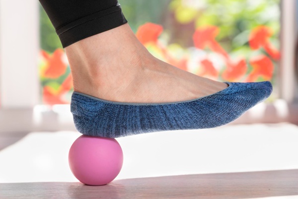 plantar-fasciitis-heel-massage Using a tennis ball for heel massage and plantar fascia relief